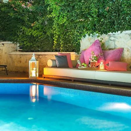 Garden Suites *